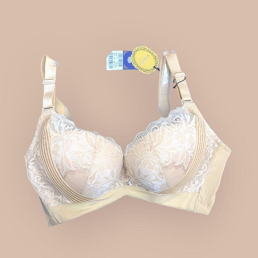 Stylish Off White Lace Padded Bra, Adjustable Fit – C Cup